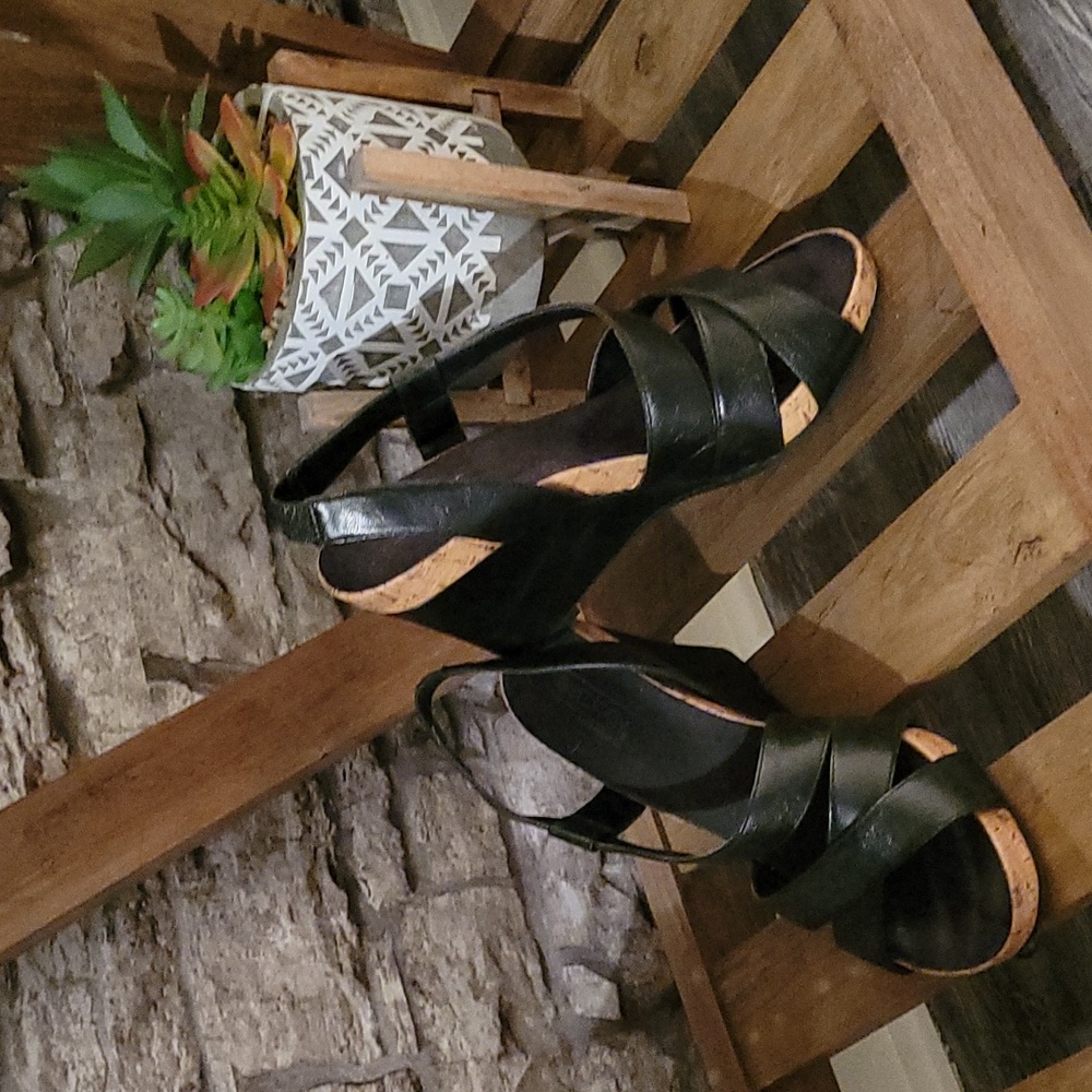 Black girl plush aerosoles slingback wedge sandal in a sz. 9M